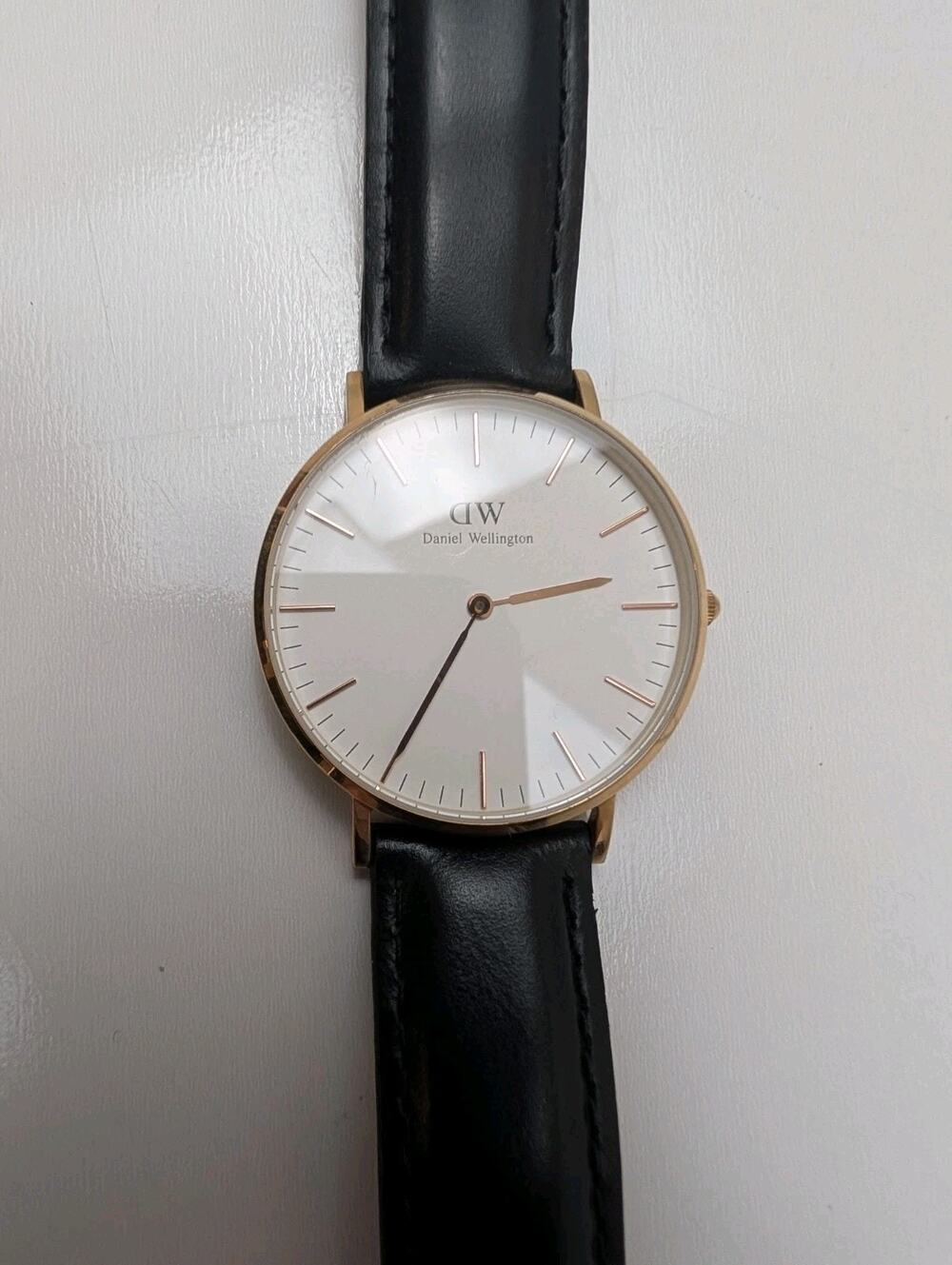 Daniel Wellington Men’s Watch Rose Gold Black Leather 36mm (Needs batteries)